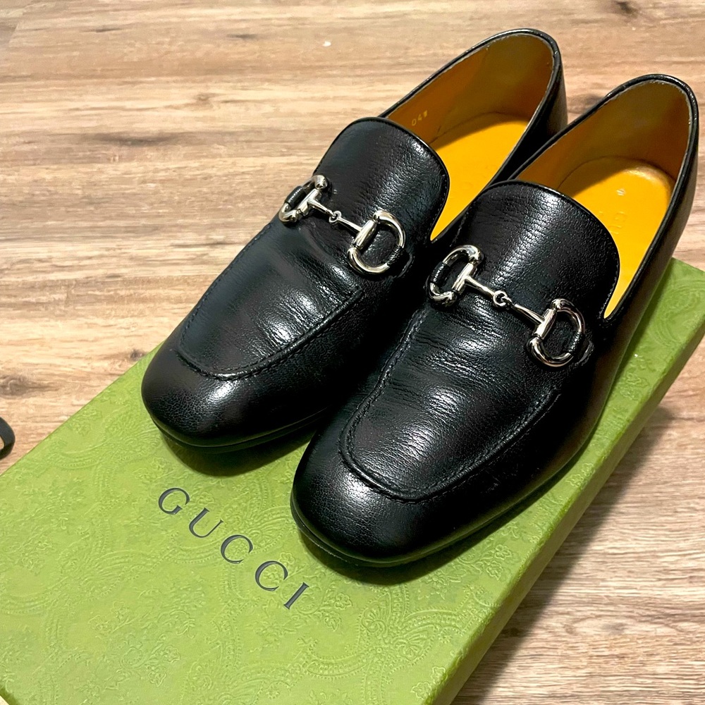 Men Gucci leather loafers size 6